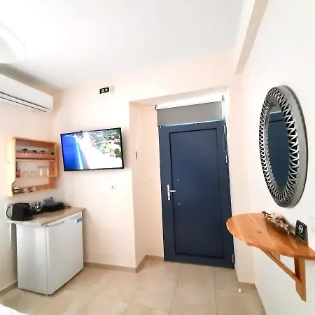 Apartment Lovely Finikounta