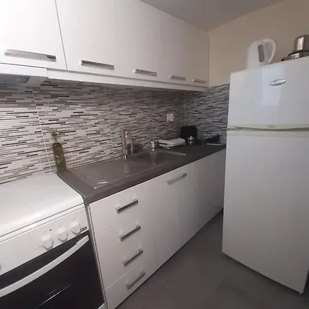 Apartment Lovely Finikounta