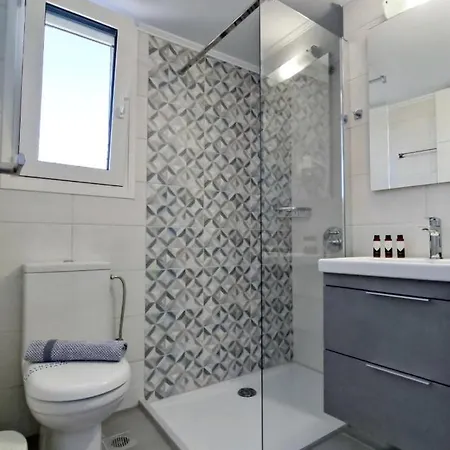 Lovely Apartment Finikounta