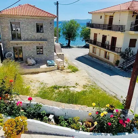 Lovely Finikounta